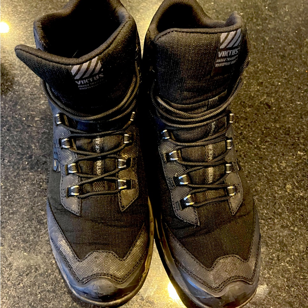 Viktos Range Trainer boots. Waterproof size 10 1/2